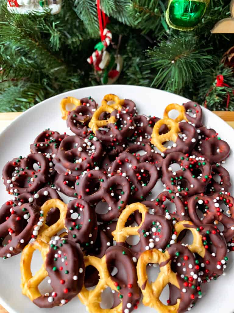 Peppermint Chocolate-Covered Pretzels (Vegan)